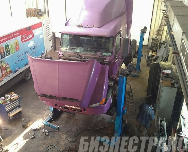 работы по ремонту грузовика MAN-1